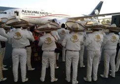 Mariachi le canta al Papa Francisco en el aeropuerto