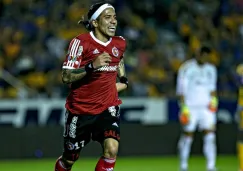 Dayro Moreno celebra uno de sus dos goles contra Tigres