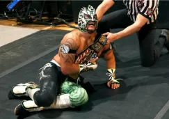 Kalisto festeja en ringside la victoria en FastLane