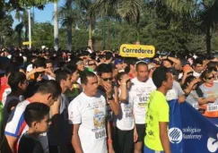 Corredores participan en la Carrera Ganac