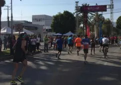 Corredores participan en el Maratón Lala