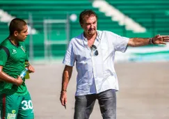 Ricardo La Volpe durante un partido de Jaguares 