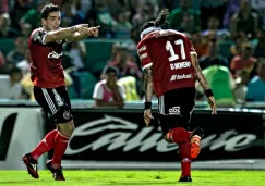 Hauche y Moreno festejan un gol