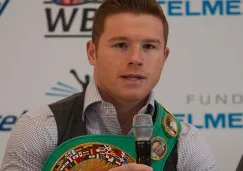 El Canelo, platicando en conferencia de prensa