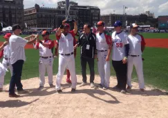 Chapis Valencia levanta el trofeo de Campeón del HRD