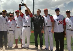 Loaiza, a la izquierda, durante el Home Run Derby capitalino