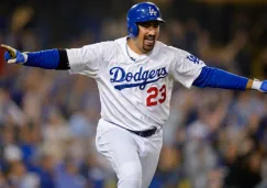 Adrián González festeja con los Dodgers