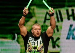 Triple H salta a escena con una camiseta de 'DX'