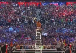 Zack Ryder festeja con el título