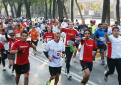 Hombres y mujeres muestran motivación durante carrera