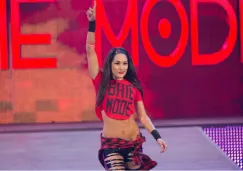 brie Bella hace su entrada al ring