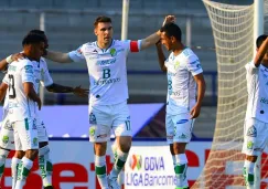 Los jugadores de León celebran un gol frente a Pumas