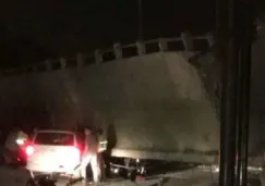 Se derrumba un puente vehicular tras fuerte sismo