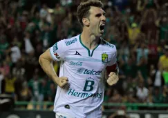 Mauro Boselli festeja un gol con León