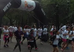 Competidores en el arranque de 'Corriendo por Mark'