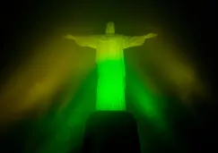 El Cristo de Corcovado, iluminado de verde y amarillo por los Juegos Olímpicos