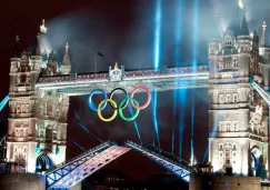 Tower Bridge luce aros olímpicos en Londres 2012