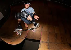 Tony Hawk 'vuela' sobre la rampa