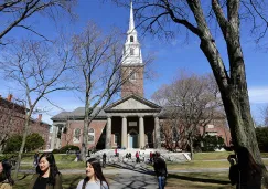 Uno de los edificios principales de Harvard