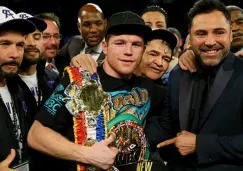 Canelo presume su cetro con De la Hoya