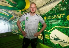 William Yarbrough posando en el Estadio León 