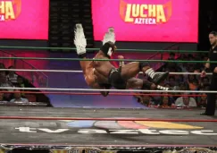 Un combate durante el evento de la Lucha Azteca