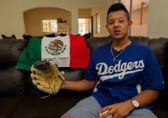 Julio Urías recibió a RÉCORD en su casa en 2015