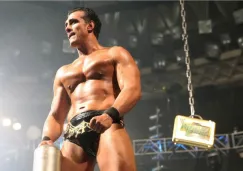 Alberto Del Río festeja tras la lucha contra Zack Ryder