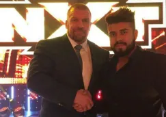 Andarde 'Cien' Almas junto a Triple H