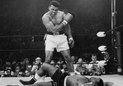 Muhammad Ali frente a  su oponente Sonny Liston