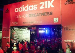 Arco de salida de la  Carrera Adidas 21K en el Paseo de la Reforma 