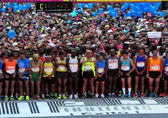 Corredores se preparan para la salida en el Maratón de la CDMX