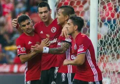 Dayro Moreno festeja el gol con sus compañeros