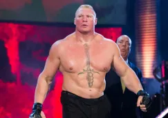 Brock Lesnar ingresa al ring durante un evento de WWE