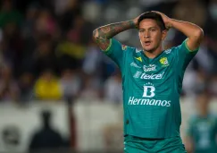 Germán Cano se lamenta de una falla en un juego de León