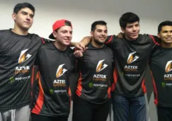 Los integrantes de Aztek Gaming posan para la cámara