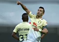 Sambueza celebra en un partido de América