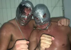 Santo Jr. e Hijo del Santo tras su lucha en The Crash