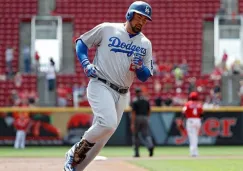 Adrián González durante un partido con Los Dodgers