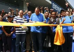 Horacio de la Vega, director de Indeporte de la CDMX, cortando el listón de la Expo Maratón