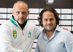 Javier Torrente en presentación oficial con el León