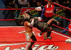 Rey Mysterio, enfrentando a Myzteziz en Triplemanía