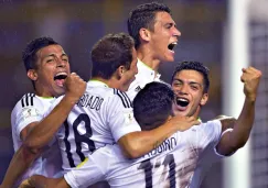 Jugadores del Tri celebran un gol contra El Salvador