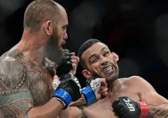 Browne conecta un golpe a Werdum en UFC 203