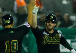 Jugadores de Pericos celebran una anotación