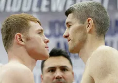 Saúl 'Canelo' Álvarez frente a Liam Smith en la ceremonia de pesaje 