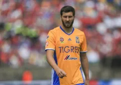 Andre Pierre Gignac, el artillero Tigre camina en la cancha 