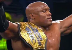 Lashley festeja con el cinturón de TNA