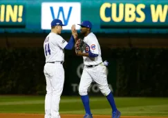 Anthony Rizzo celebra con Dexter Fowler tras el segundo triunfo de los Cubs