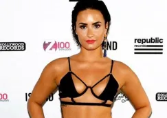 Demi Lovato posa sensual en una alfombra roja